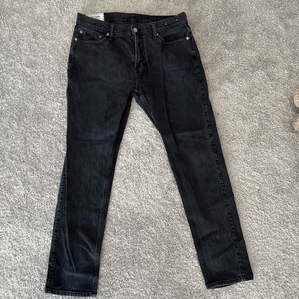 Abercrombie & Fitch athletic slim Men's (34X32) black tapered denim jeans pants